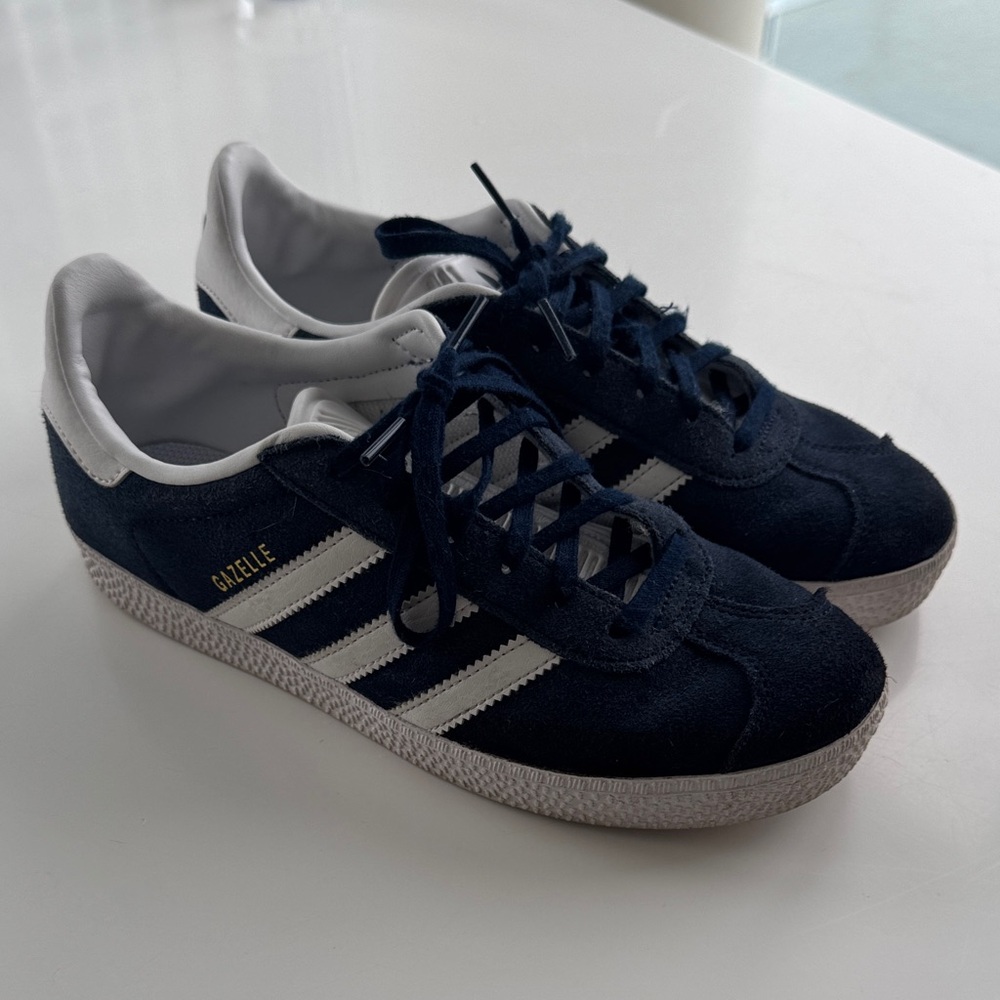 ADIDAS Gazelle Collegiate Navy & White Sneakers, boys size 5